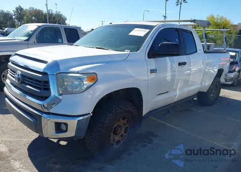 2014 Toyota Tundra Sr5 5.7L V8 z USA, uszkodzony, nr VIN 5TFRY5F11EX168578
